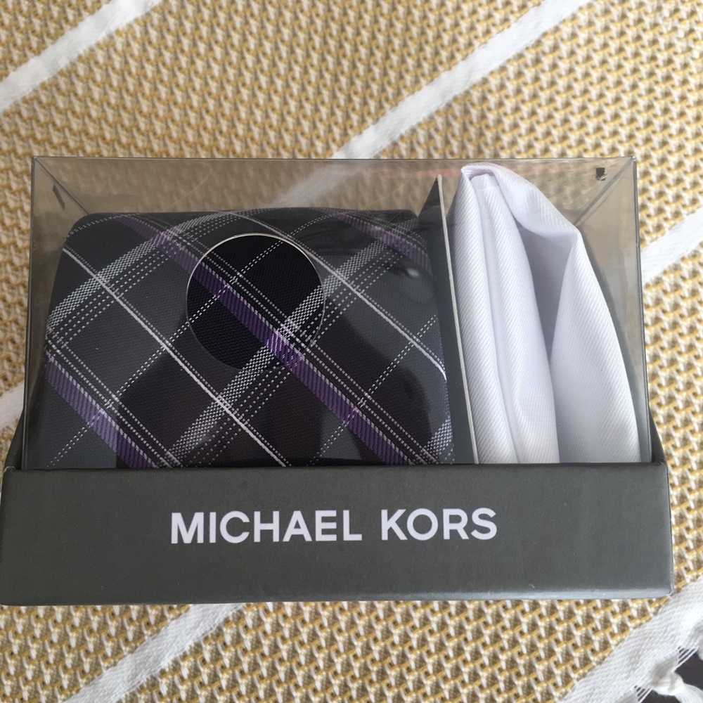 NEW MICHAEL KORS Necktie and Square pocket